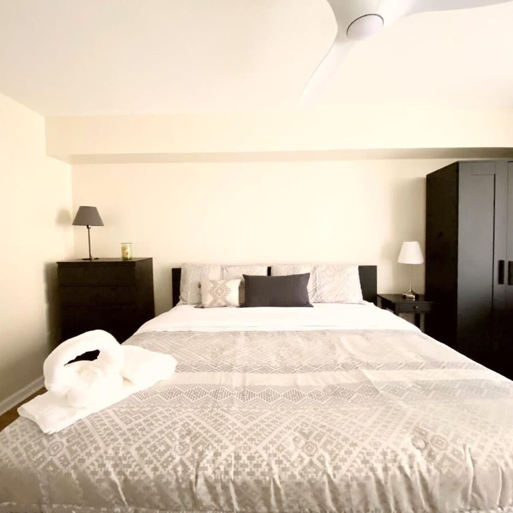 Modern 1-br Condo in Upscale Brickell Locale