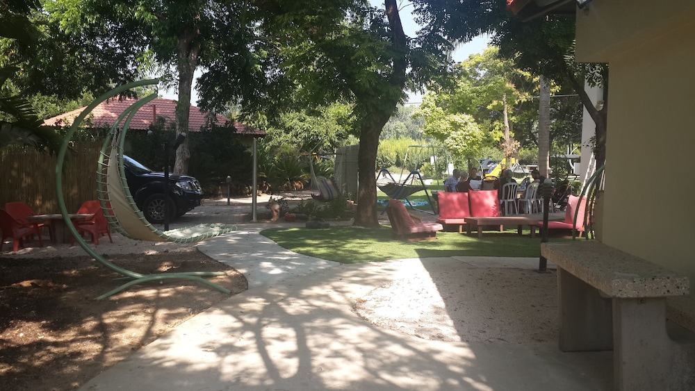 Nuriel Fruit & Guest House
