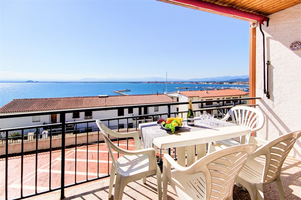 Apartment in Roses Near Beach