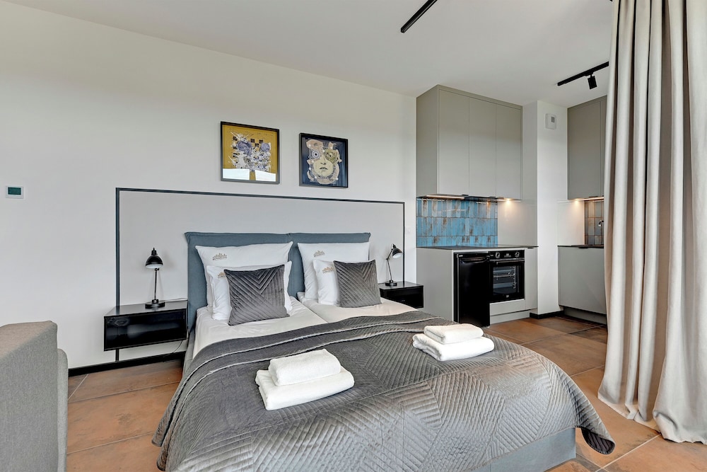 Doki Living - Foodhall & Parking by Downtown Apartments