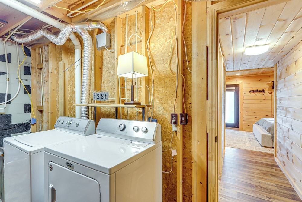 Deck, Panoramic Views: Serene Mineral Bluff Cabin!