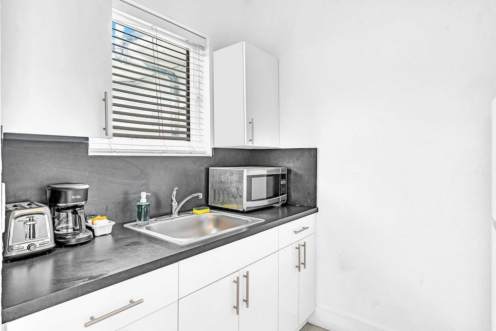 Garden Suites-Hosted by Sweetstay - Image 4