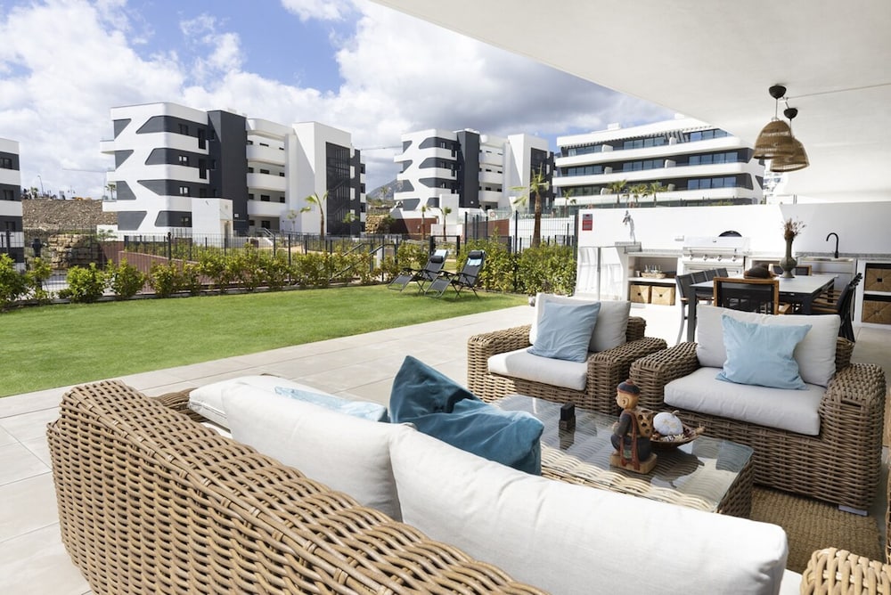 Luxury Apartment With Garden in Higueron