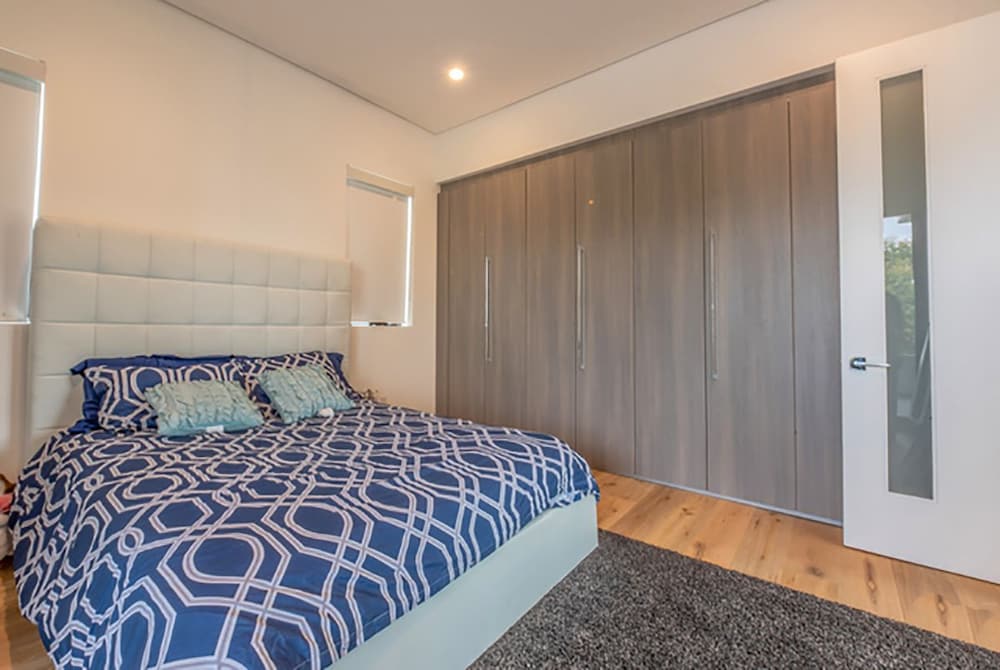 Laurel Modern Villa - Image 3