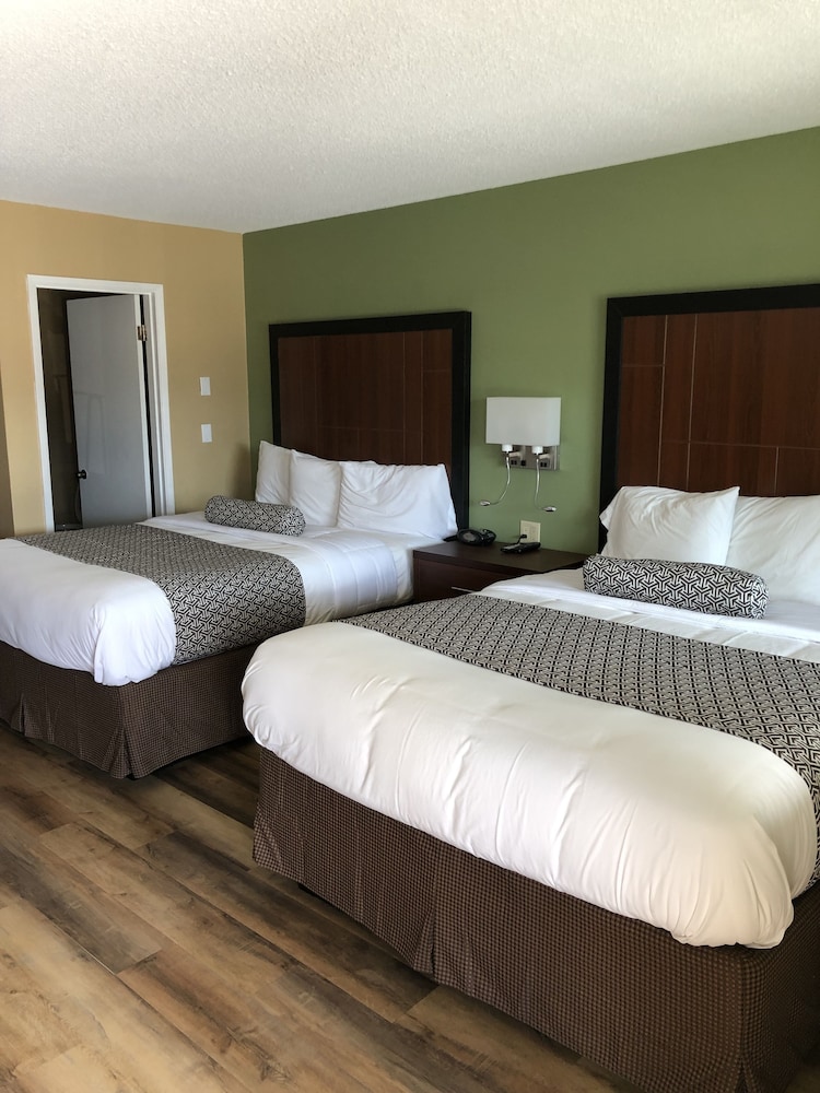 Knight's Inn Motel