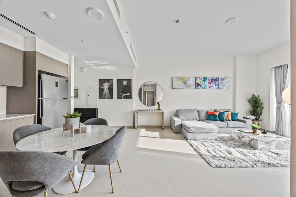 Luxury City Stay Near Mall and Pool