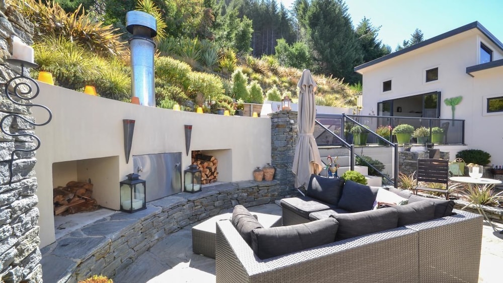Aries Lake View Villa
