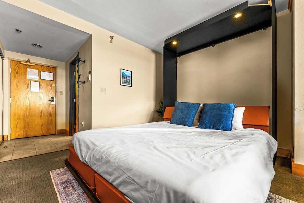 The Grand Lodge by Traverse Hospitality (No Resort Fees)