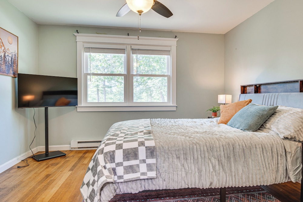 Golf, Hike & Explore: Family Home in Pembroke!