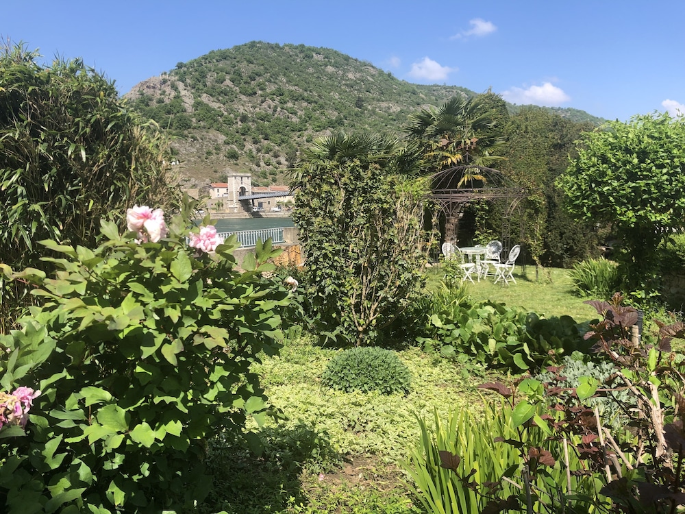 Villa Rhôna