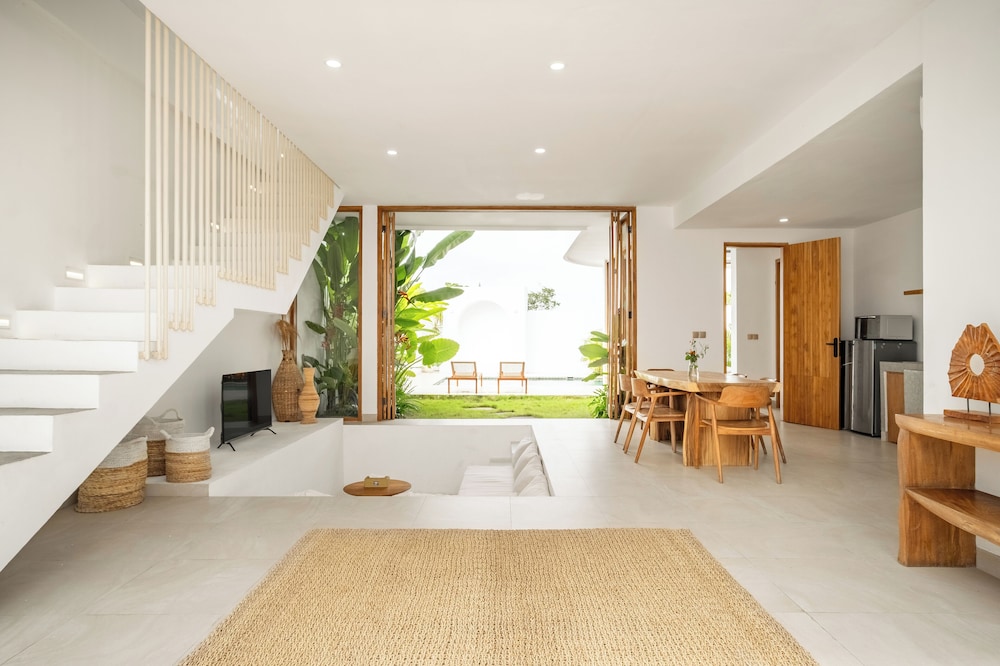 Tropical Modern Villa Amaya by OriVista