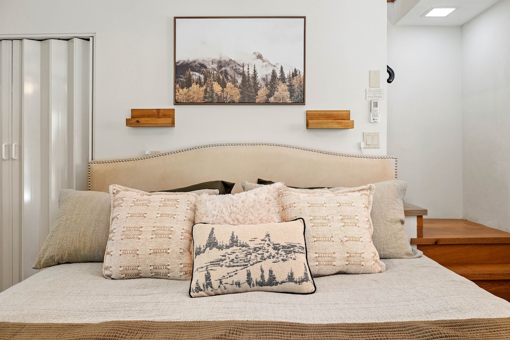 Ponderosa Hideaway 4-br Cabin Mtn View Trails Brbq