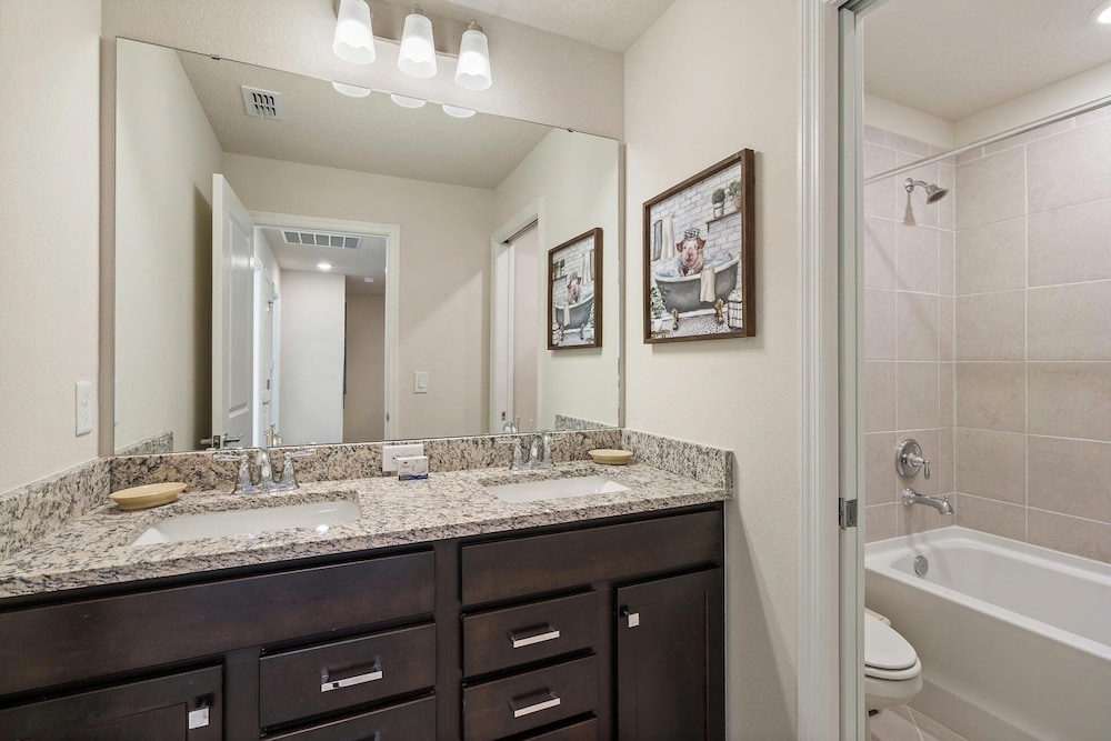 Windsor Cay Resort 5 Bedroom Townhome with Pool 5 Townhouse