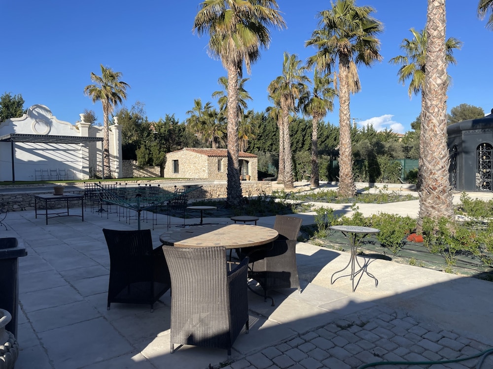 Chambre Luxe Piscine Jardin vue Palmeraie Cuisine