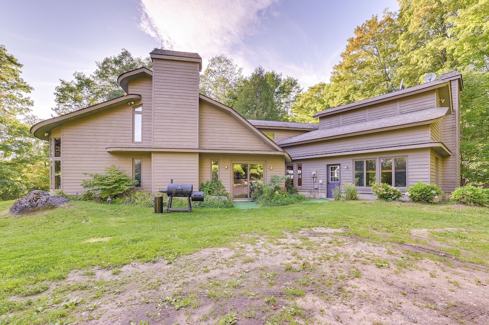 Spacious Villa Retreat: 4 Mi to Lake Charlevoix! view 3