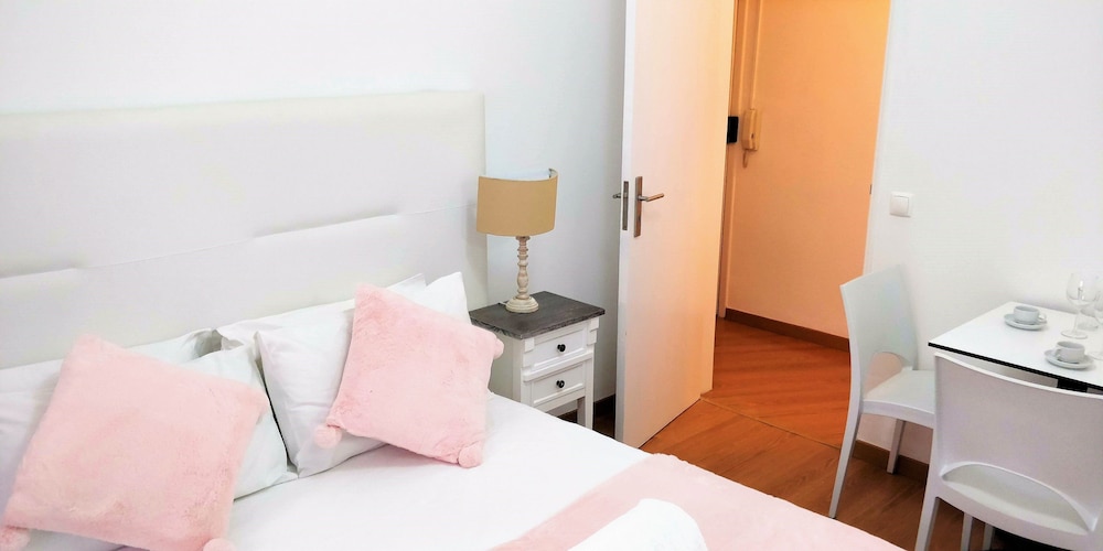 Lisbon Terrace Suites Apartment for Large Groups with Amazing Terrace