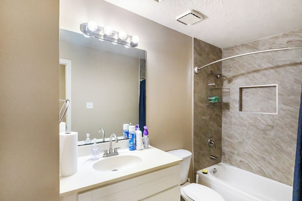 Pet-friendly 3BR Near First Colony Mall