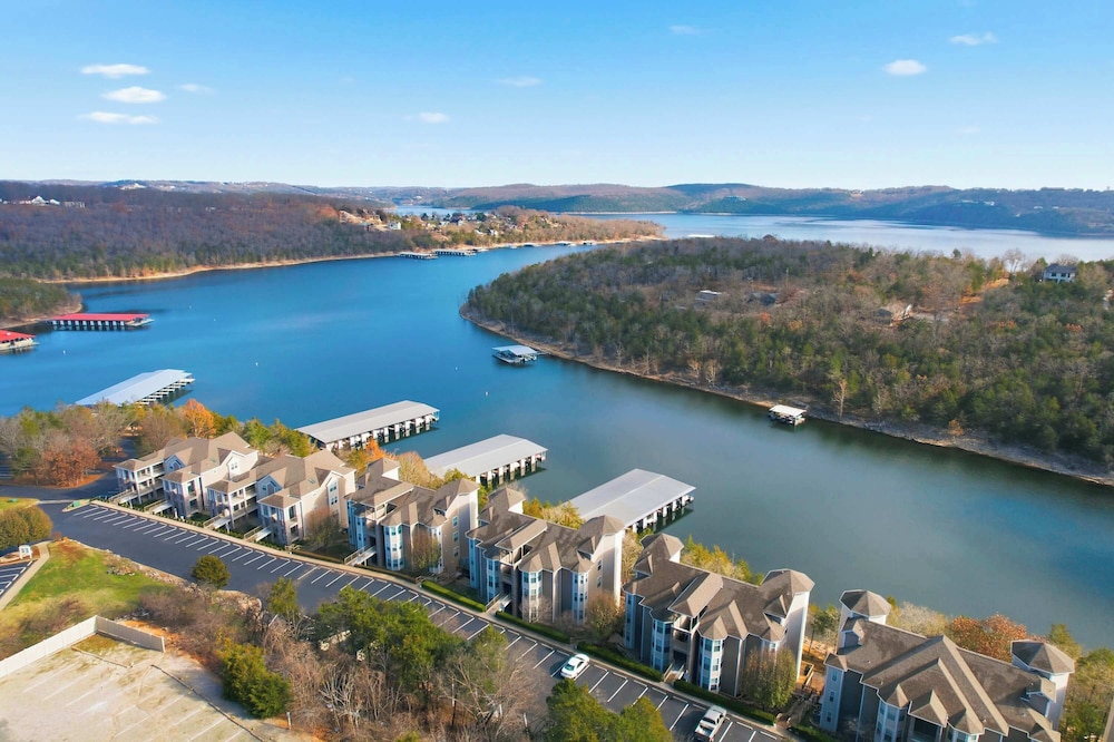 The Ozark Getaway Stay for 6