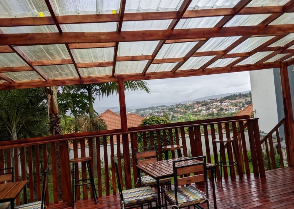 La Cafecito Bistro and accommodation