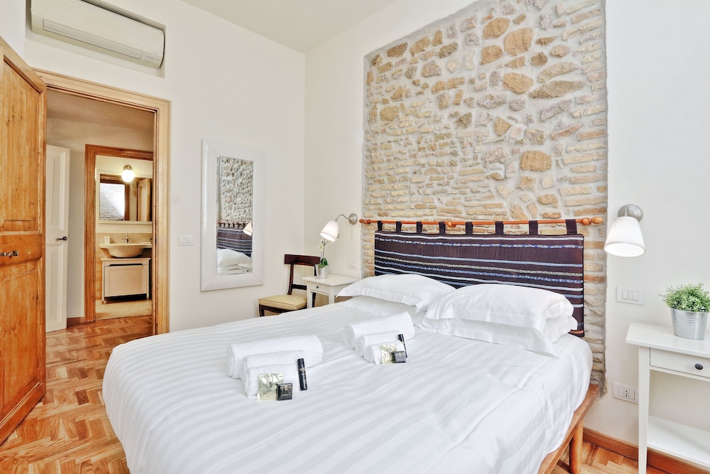 Spagna Charme - My Extra Home