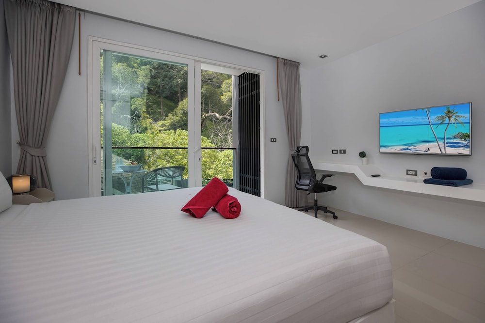 Emerald Hill Patong Apartment 421