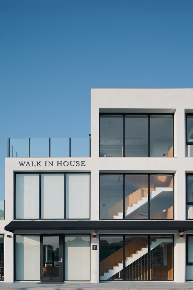 Walk in house
