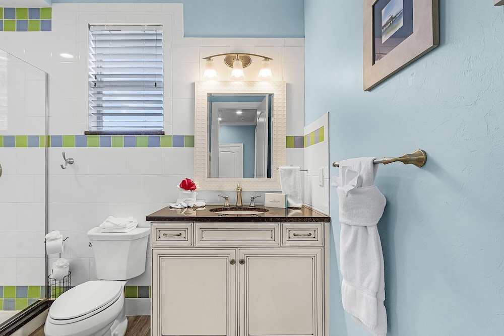 571 Seabatical: Canal Front With Pool! 5 Bedroom Home