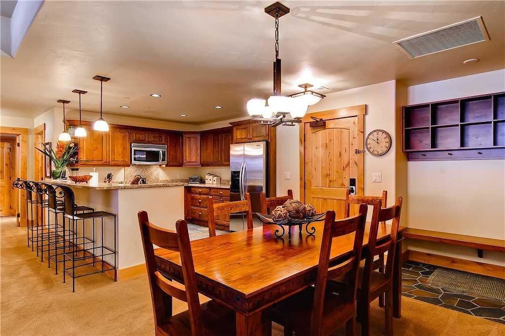 6107 Bear Lodge, Trappeur's Crossing Apartment 3