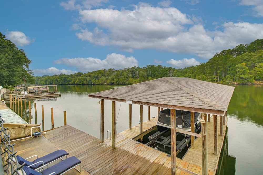 Tranquil Views: Riverfront Retreat in Hot Springs!