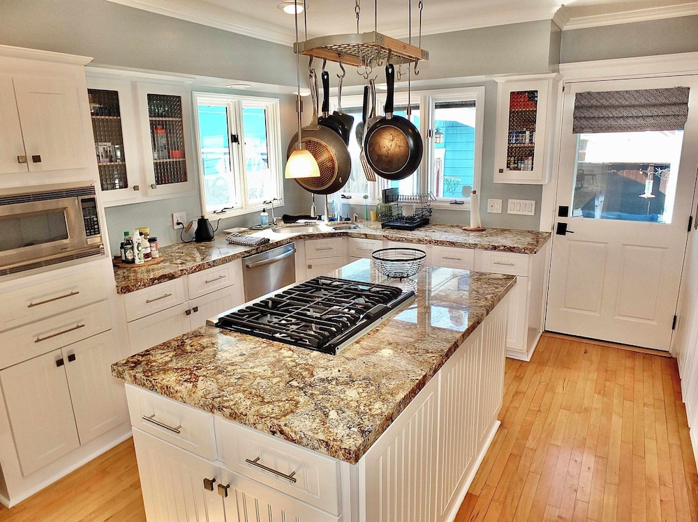 Beach City Craftsman - Walk to Beach
