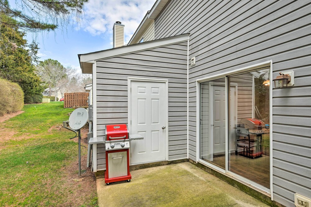 Chic Charlotte Townhome w/ Community Pool view 4
