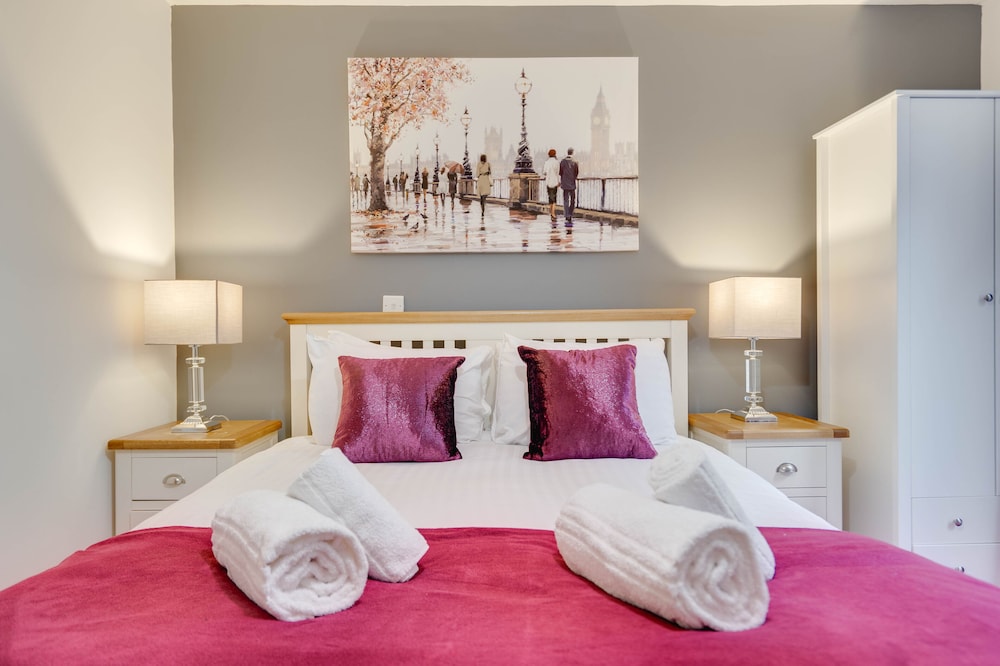 Impeccable 1-bed Apartment in Birmingham view 4