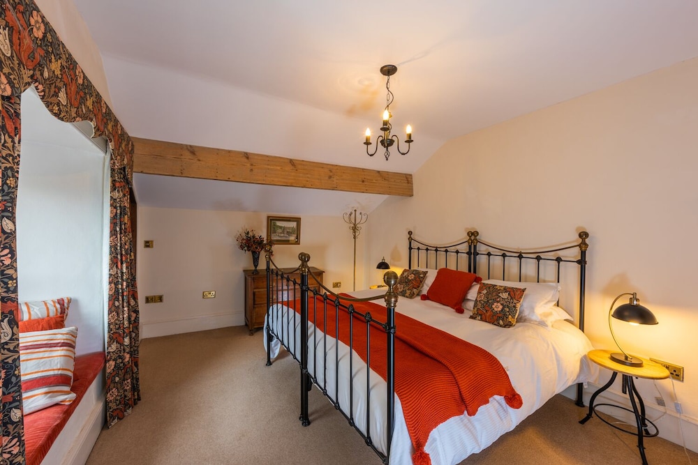 Stunning 8 Beds Country Retreat nr Richmond view 5