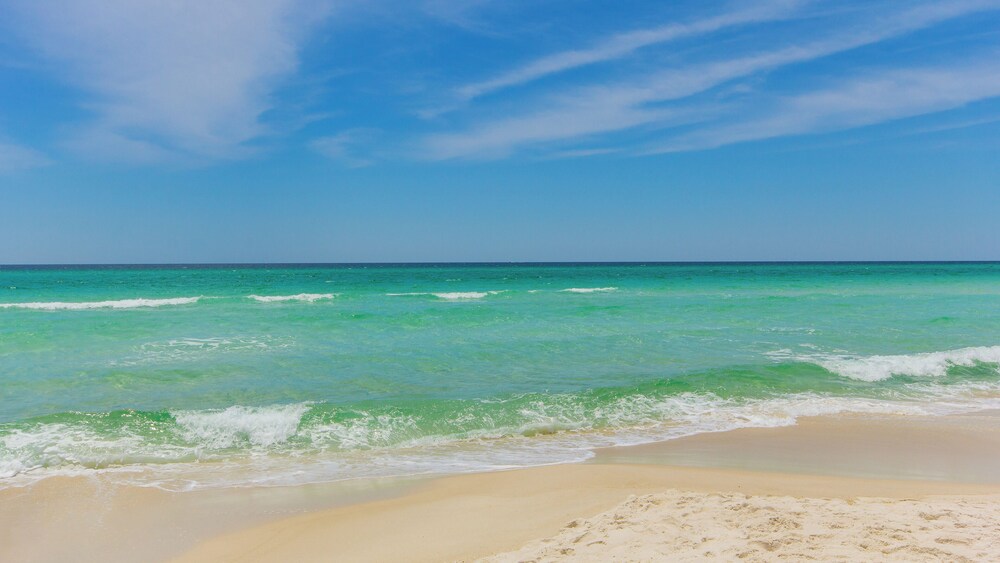 Aquamarine! Sleeps 12! Close to Community Pool! Private Beach Access!