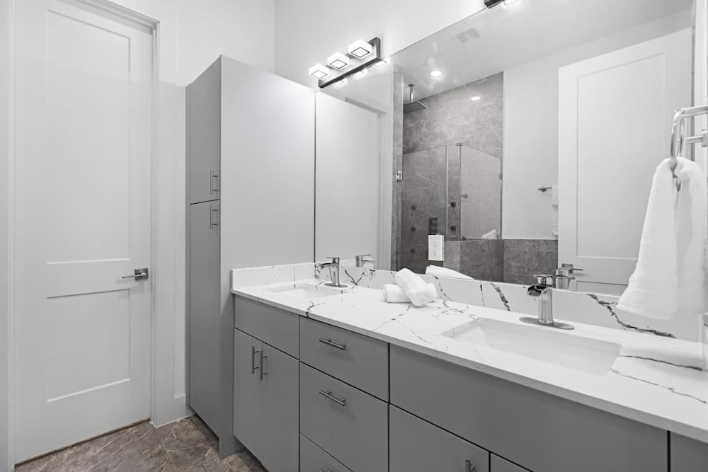 Newly Built Modern 3 Bedroom Houston Home