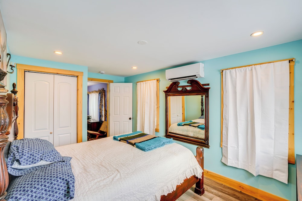 4 Mi to Dtwn Catskill: Mtn-view Home