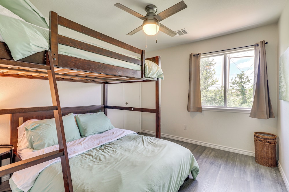 17 Mi to Dtwn Austin: Family Home w/ Patio!