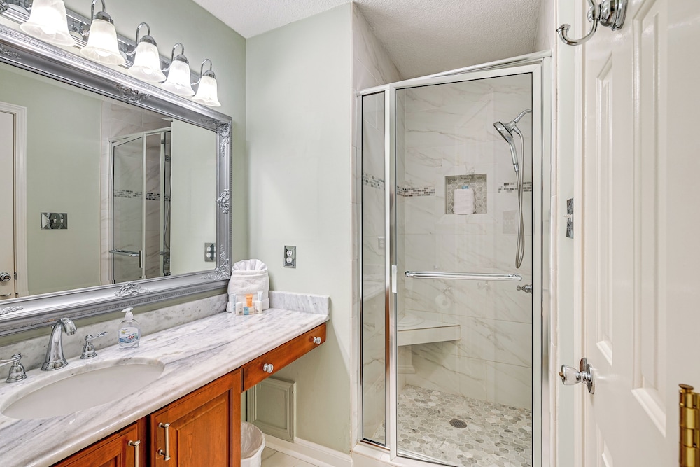 Steps to Sand: Walkable Condo in Myrtle Beach!