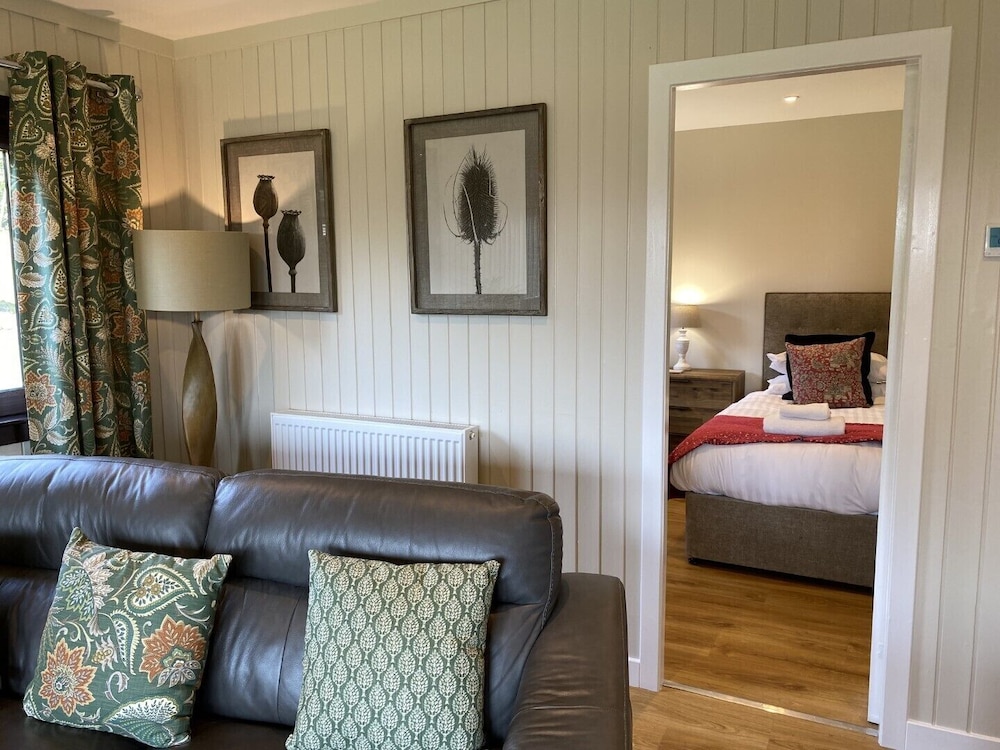 Birch Lodge 21 With Hot Tub, Newton Stewart view 3