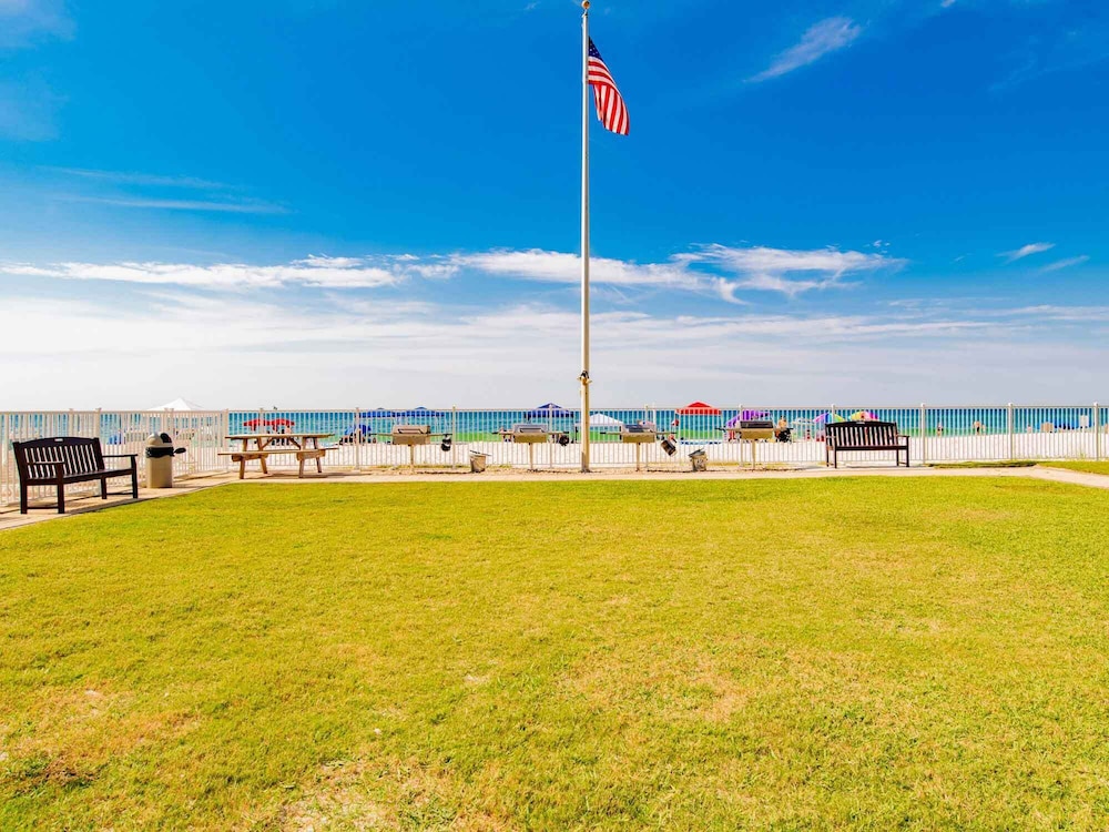 Surfside Shores by Southern Vacation Rentals