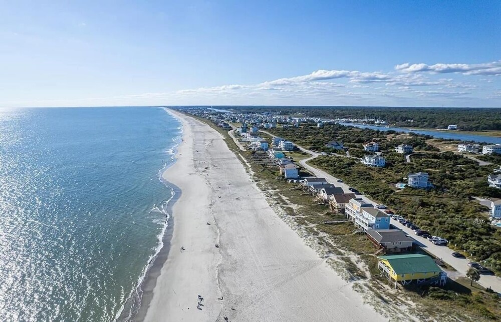 Sea It All 2 Bedroom Home by RedAwning