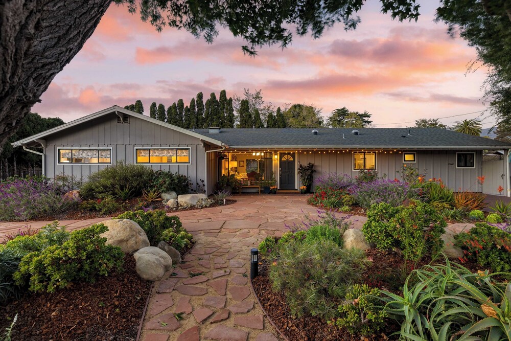 Hummingbird Haven by Avantstay Dog-friendly, Near the Beach, Huge Yard+hot Tub