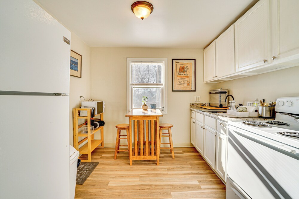 2 Mi to Downtown Minneapolis: Apt w/ Shared Yard