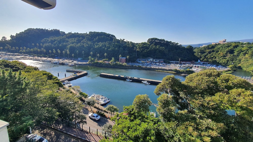 Cheonjiyeon Crystal Hotel 74