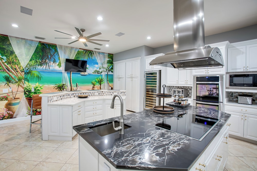 Outdoor Oasis: Family-friendly Cape Coral Home