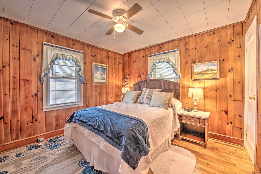 Quaint & Scenic Country Cottage, 3 Mi to New River view 5