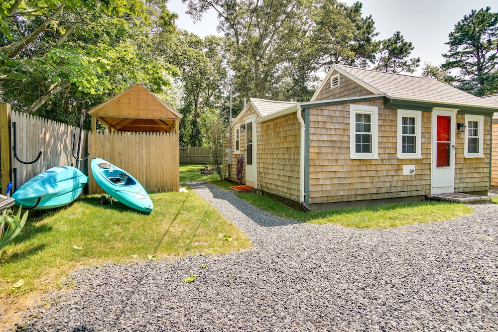 Hot Tub & Kayaks: Dog-friendly House in Yarmouth