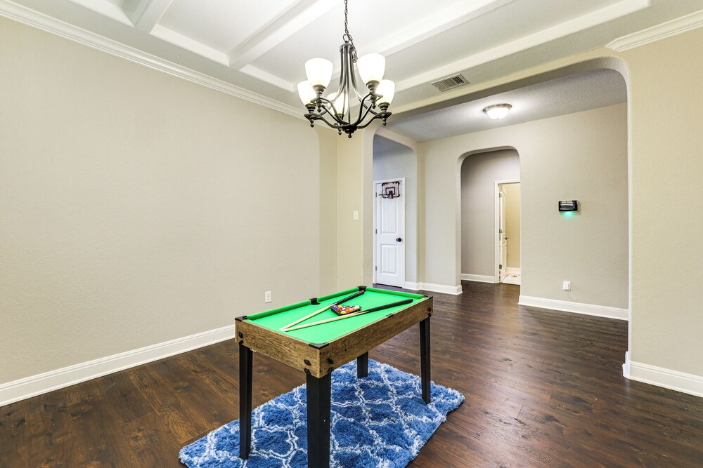Group Getaway w/ Pool Access in San Antonio!