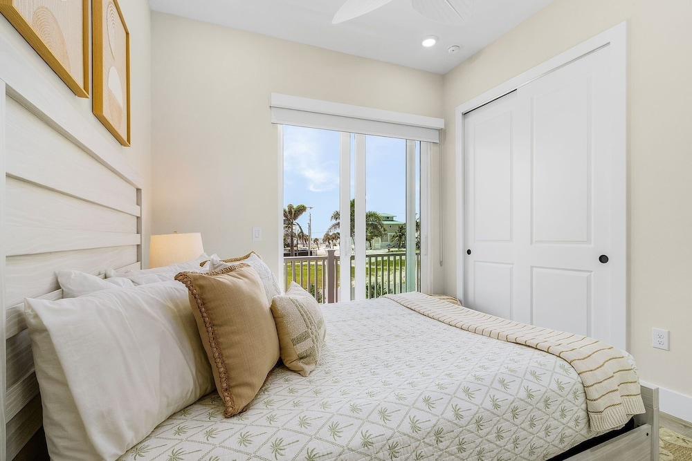 110 Sea Le Vie: 5br/4.5ba Brand New Build W/ Pool! 5 Bedroom Home