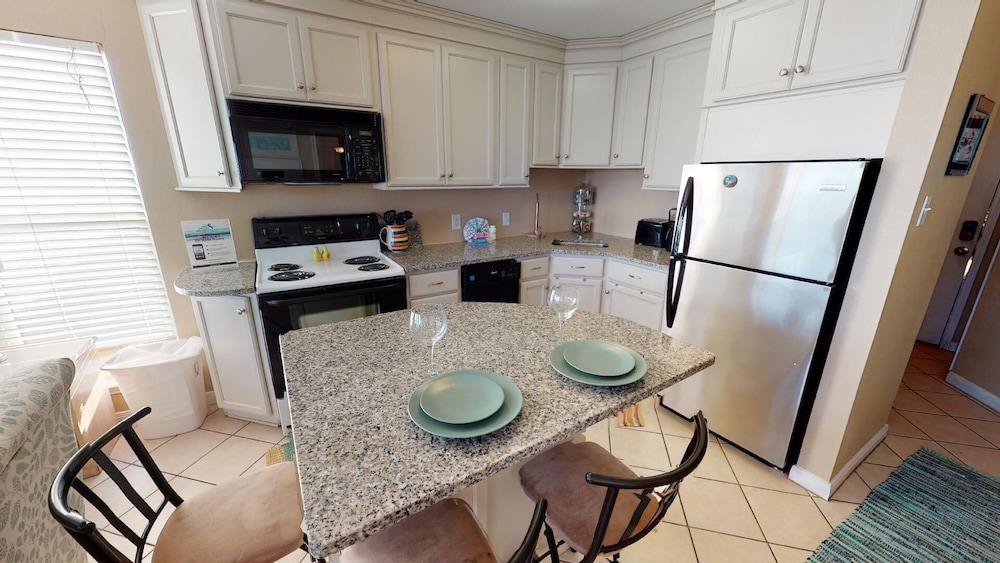 Seascape 1308 2 Bedroom Condo by RedAwning